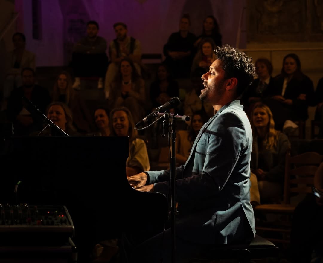 Steven Aswin & Sunroom Sessions in de A-kerk Groningen, ervaar muziek dichtbij het podium.